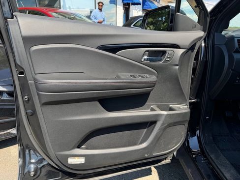 Used 2017 Honda Ridgeline Black Edition image 9