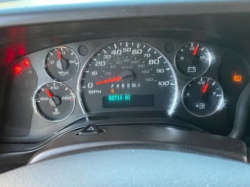 Used 2018 Chevrolet Express 2500 w/ Driver Convenience Package image 25