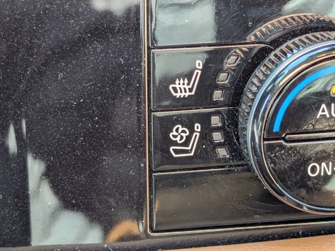 Used 2023 Nissan Pathfinder Platinum w/ Cargo Package image 28