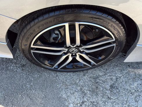 Used 2017 Honda Accord Sport image 33