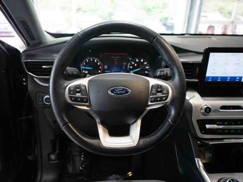 Used 2021 Ford Explorer XLT w/ Equipment Group 202A AWD/4WD image 21