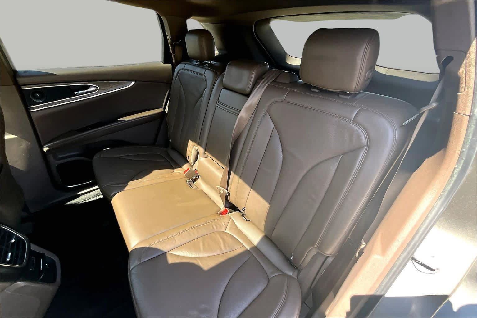 Used 2016 Lincoln MKX Reserve w/ Technology Package FWD image 18