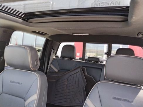 Used 2024 GMC Canyon Denali AWD/4WD image 14