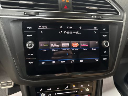 Certified 2024 Volkswagen Tiguan SE R-Line AWD/4WD image 24