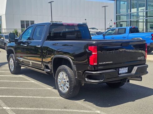 Used 2025 Chevrolet Silverado 2500 High Country w/ High Country Premium Package AWD/4WD image 3