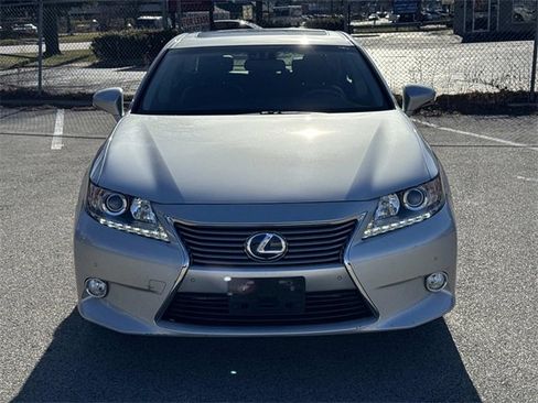 Used 2013 Lexus ES 300h image 2