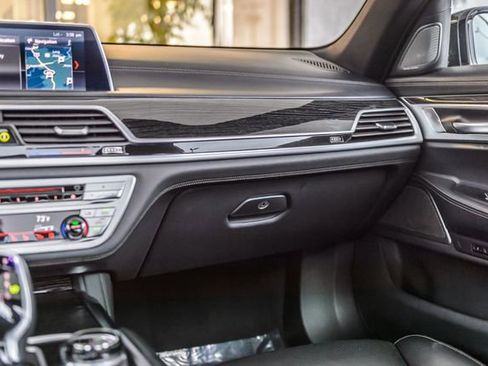 Used 2019 BMW 740i w/ Executive Package image 36