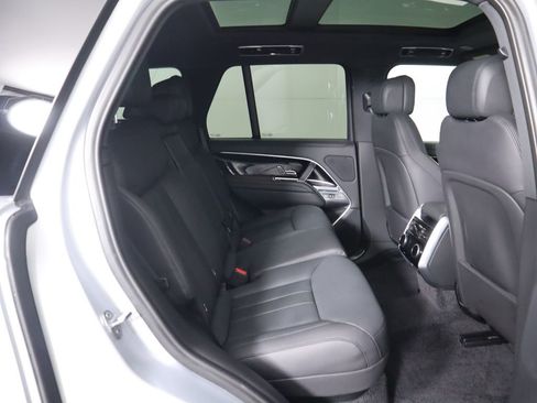Used 2023 Land Rover Range Rover SE image 23