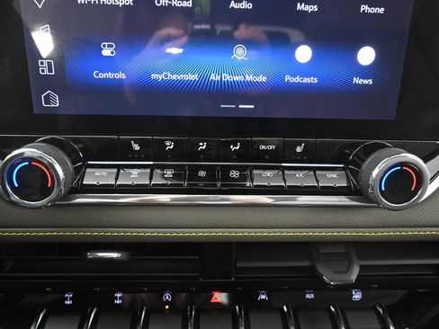 Used 2024 Chevrolet Colorado ZR2 w/ Technology Package image 29