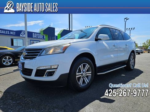 Used 2017 Chevrolet Traverse LT FWD image 1