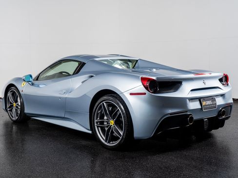 Used 2019 Ferrari 488 Spider image 17