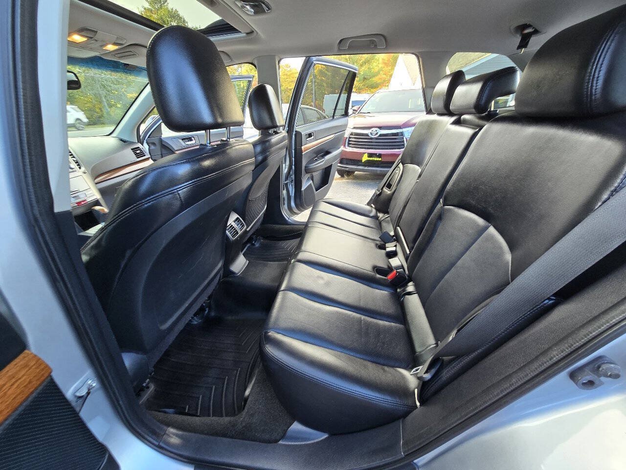 Used 2014 Subaru Outback 2.5i Limited w/ Moonroof Package AWD/4WD image 15