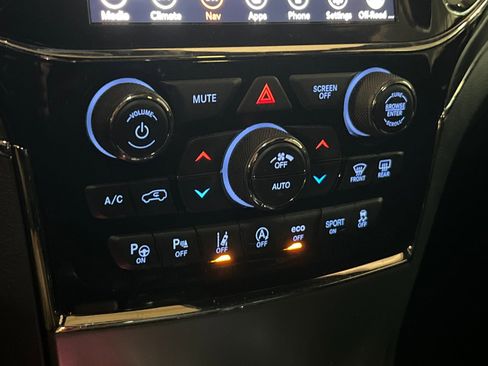 Certified 2022 Jeep Grand Cherokee Limited w/ Tech Group image 20