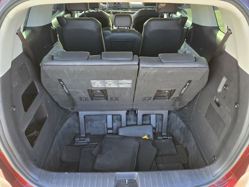 Certified 2024 Kia Carnival LX image 14
