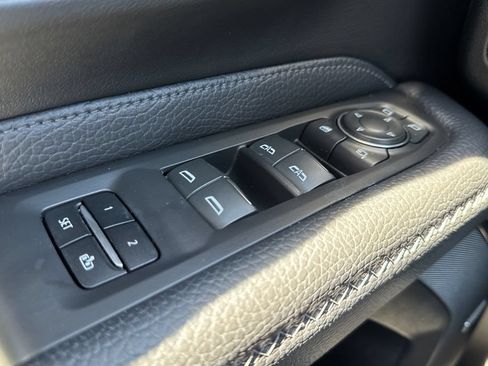 Used 2023 GMC Yukon Denali w/ Advanced Technology Package AWD/4WD image 36
