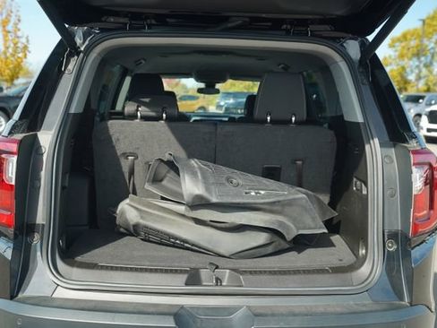 Used 2022 GMC Acadia SLE w/ Driver Convenience Package image 18