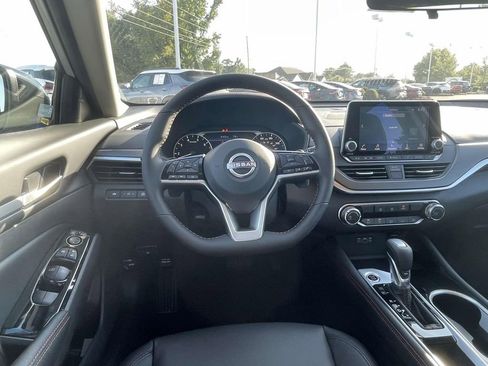 New 2025 Nissan Altima 2.5 SR image 13