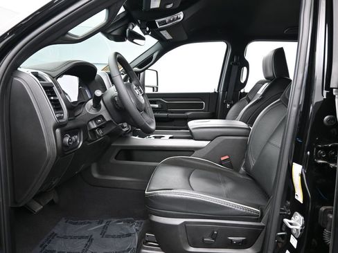 Used 2025 RAM 3500 Laramie image 11