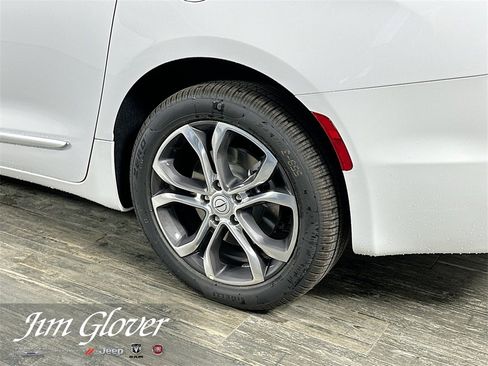 New 2026 Chrysler Pacifica Pinnacle w/ Trailer Tow Group image 12