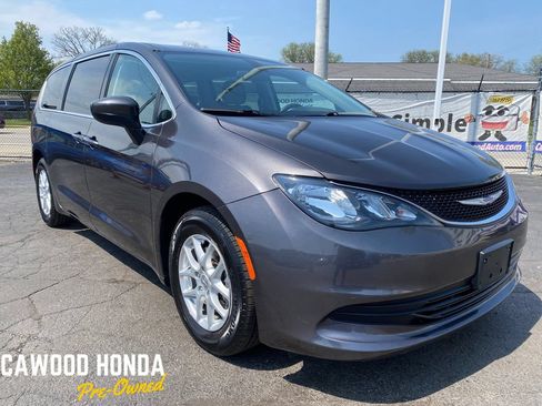 Used 2020 Chrysler Voyager LX FWD image 1