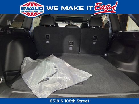 New 2025 Jeep Grand Cherokee Altitude image 21