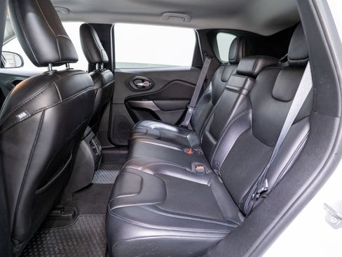 Used 2019 Jeep Cherokee Latitude Plus w/ Cold Weather Group image 31