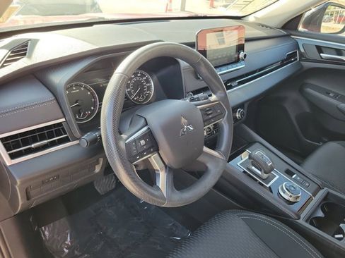Used 2024 Mitsubishi Outlander ES image 20