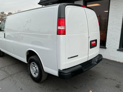 Used 2019 Chevrolet Express 3500 w/ Driver Convenience Package image 27