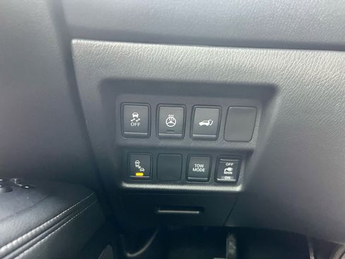 Used 2020 Nissan Pathfinder Platinum image 33