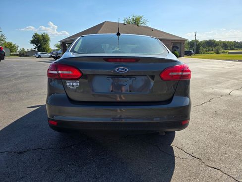 Used 2018 Ford Focus SE FWD image 7