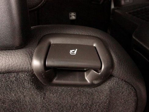 Used 2022 Volvo XC90 T6 Momentum w/ Advanced Package image 11