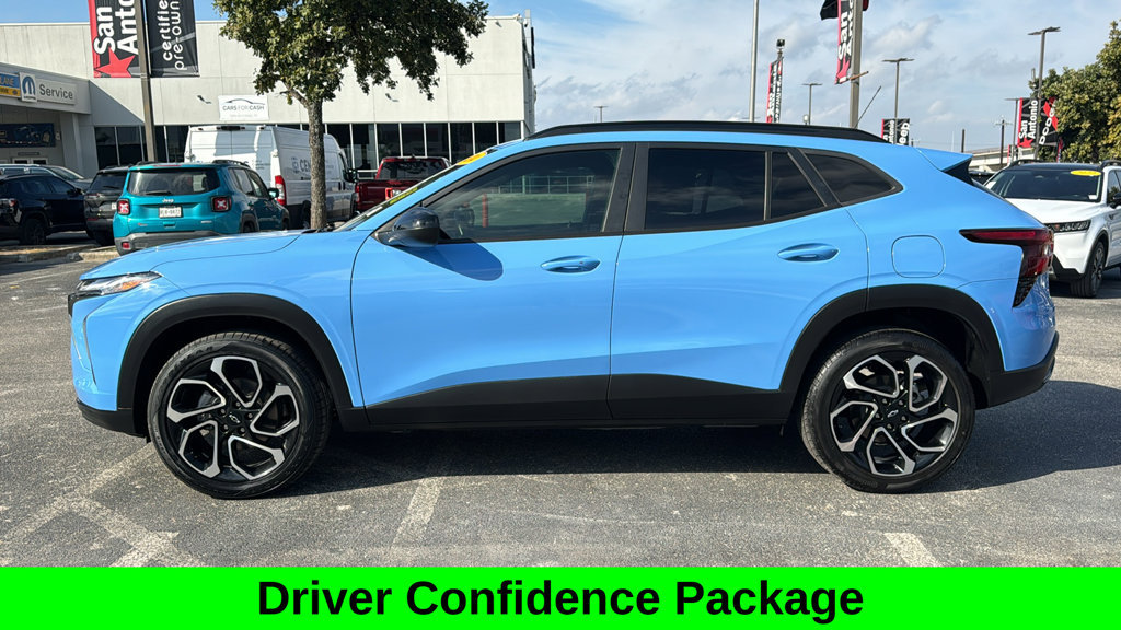 Used 2024 Chevrolet Trax RS w/ Driver Confidence Package FWD image 3