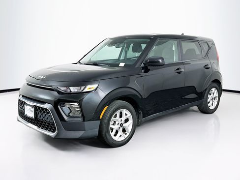Used 2022 Kia Soul LX w/ Technology Package FWD image 3