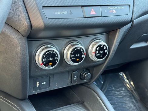 Used 2025 Mitsubishi Outlander Sport AWD image 32