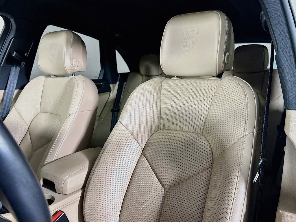 Certified 2023 Porsche Macan AWD/4WD image 5