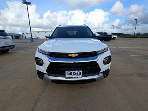 Used 2023 Chevrolet TrailBlazer LT FWD image 2