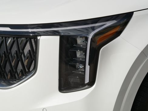 Certified 2026 Kia Carnival FWD image 16