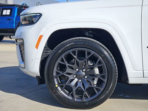 New 2026 Jeep Grand Cherokee L Summit image 11