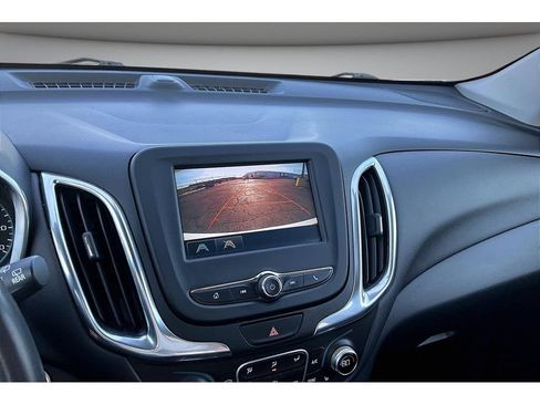 Used 2018 Chevrolet Equinox LT FWD image 23