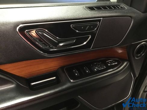 Used 2019 Lincoln Navigator Select w/ Technology Package AWD/4WD image 25