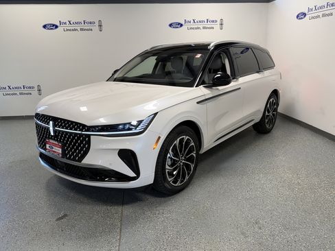 New 2026 Lincoln Nautilus Reserve image 3