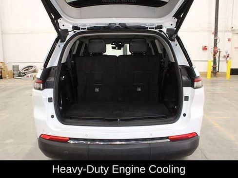 Used 2021 Jeep Grand Cherokee L Limited w/ Luxury Tech Group II image 16