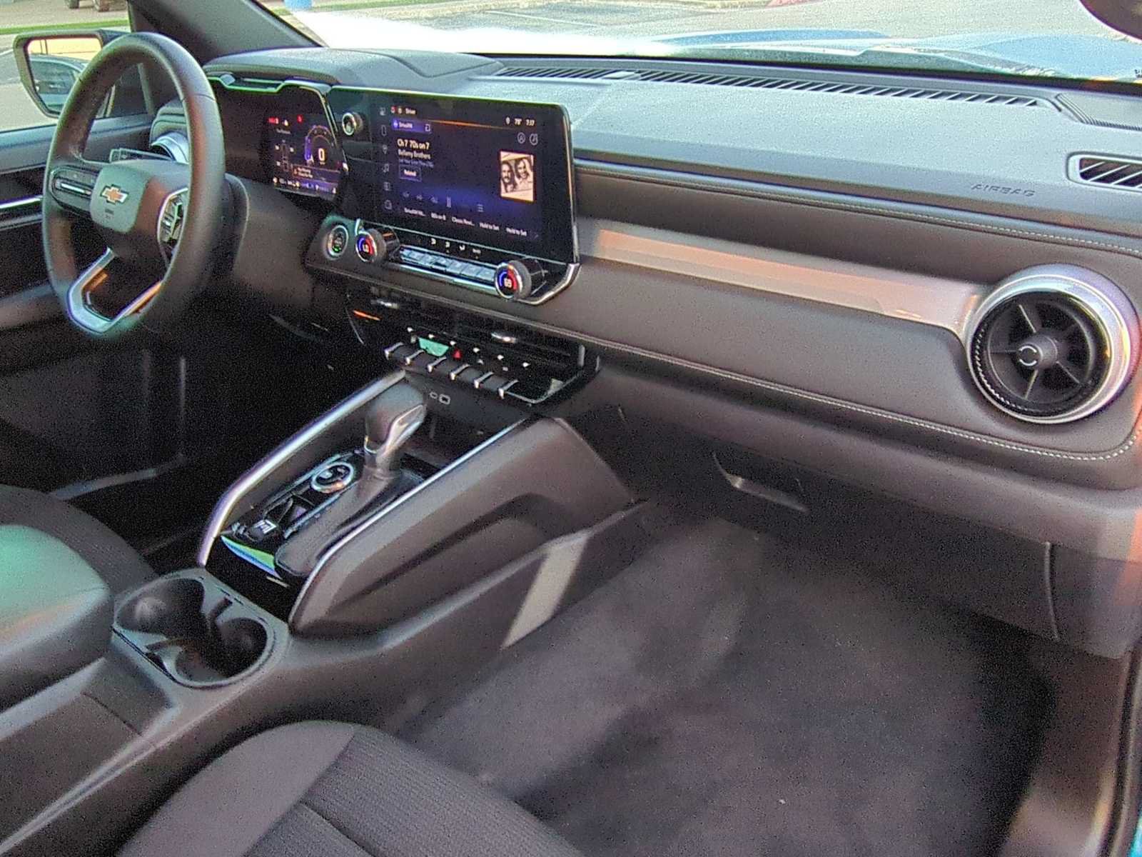 Used 2024 Chevrolet Colorado LT w/ LT Convenience Package AWD/4WD image 28