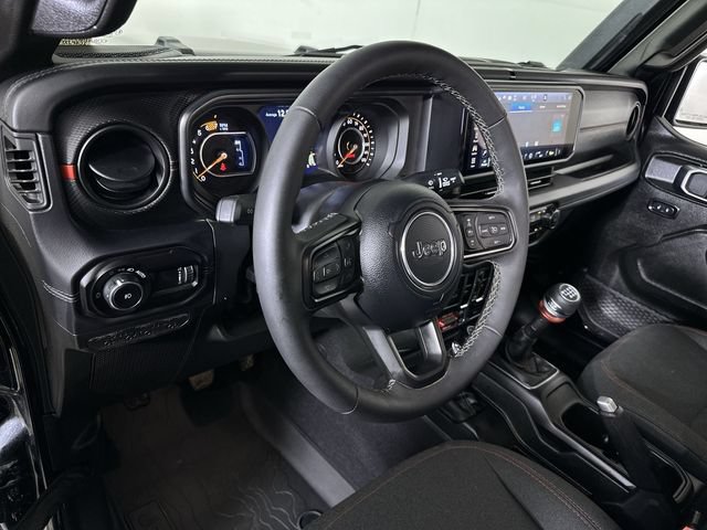 Used 2025 Jeep Wrangler Unlimited Rubicon w/ Convenience Group AWD/4WD image 10