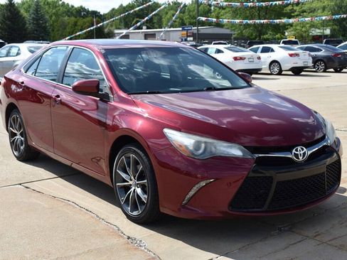 Used 2017 Toyota Camry XSE w/ Moonroof Package FWD image 1
