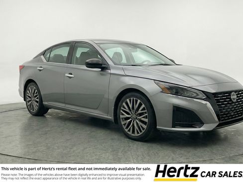 Used 2025 Nissan Altima 2.5 SV image 1