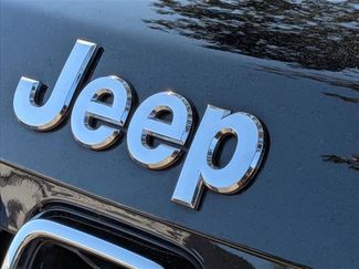 Used 2018 Jeep Grand Cherokee Laredo video 2