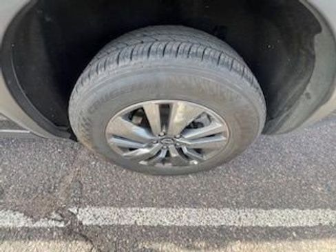 Used 2025 Nissan Pathfinder SV image 8