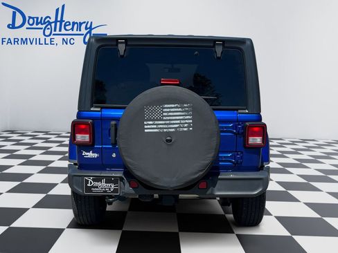Used 2018 Jeep Wrangler Unlimited Sahara AWD/4WD image 4
