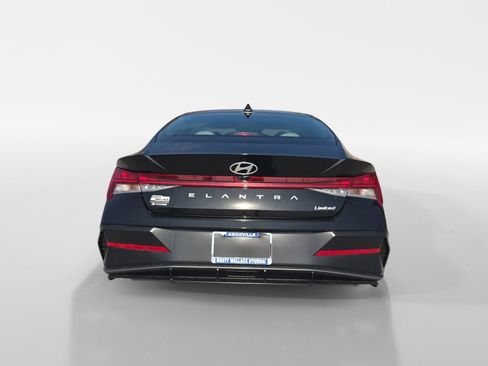 New 2025 Hyundai Elantra Limited image 4